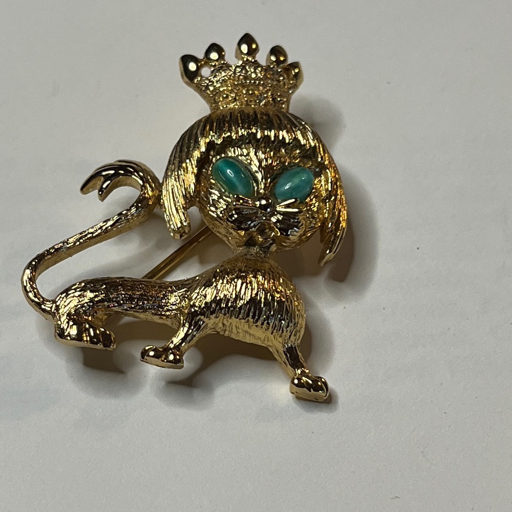 Rare Vintage Signed MONETCrowned Gold Lion Brooch with Green Glass eyes.